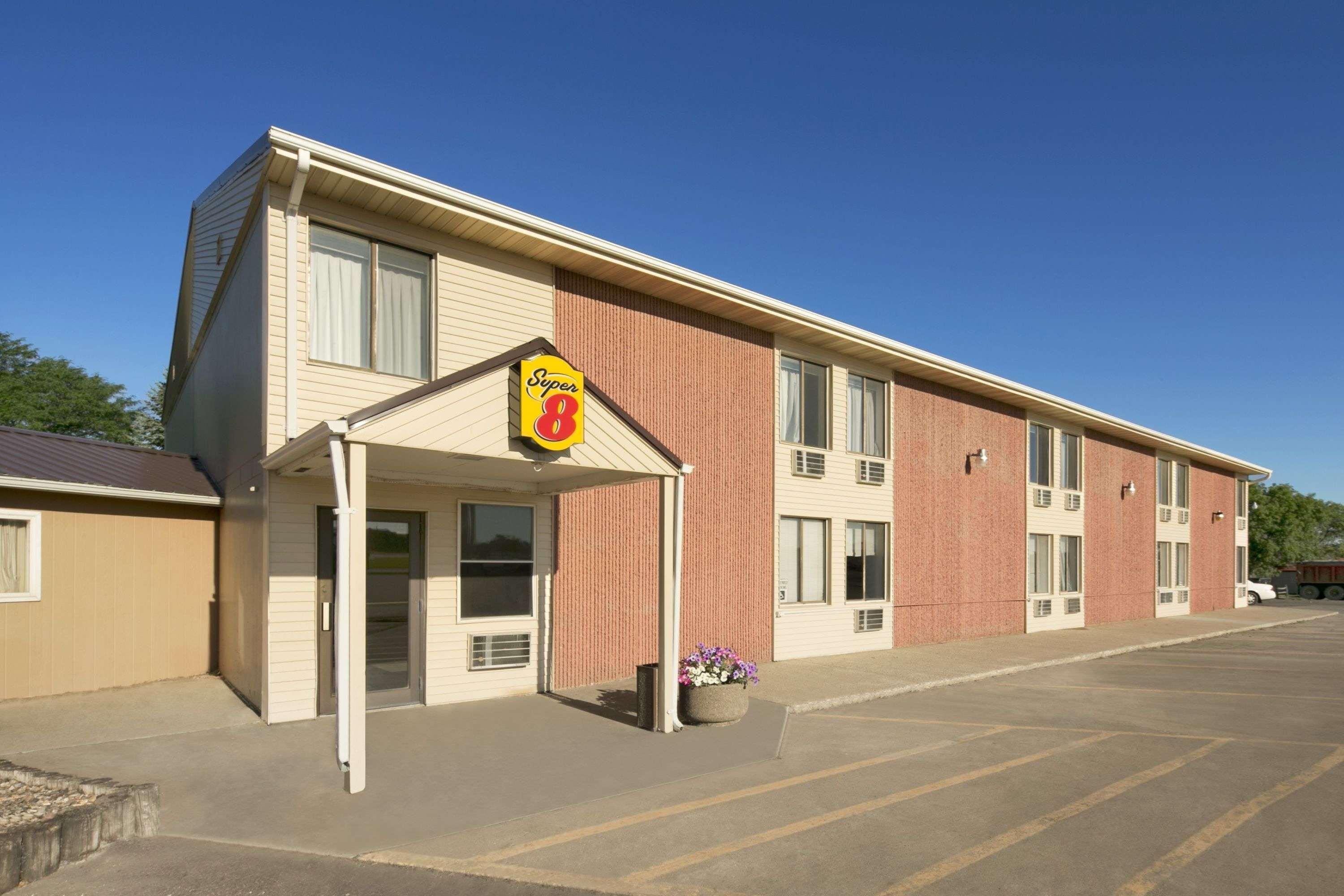 Super 8 By Wyndham Redfield Hotel Exterior photo